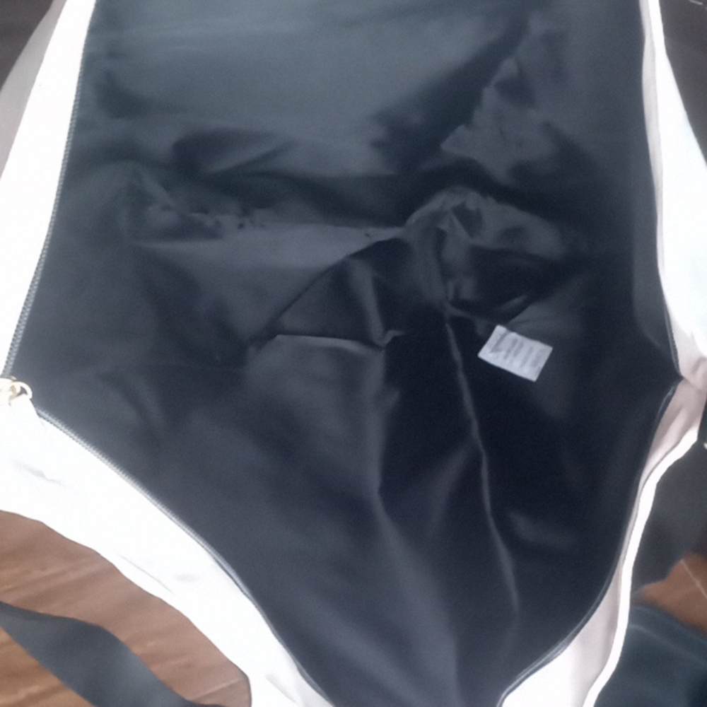 ( LAST ONE) Victoria Secret Large Travel Bag.. - Picture 14 of 15